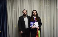 აია-ჯესსის მოსწავლის შთამბეჭდავი გამარჯვება „ახალგაზრდა ლიდერთა სამიტზე 2025”